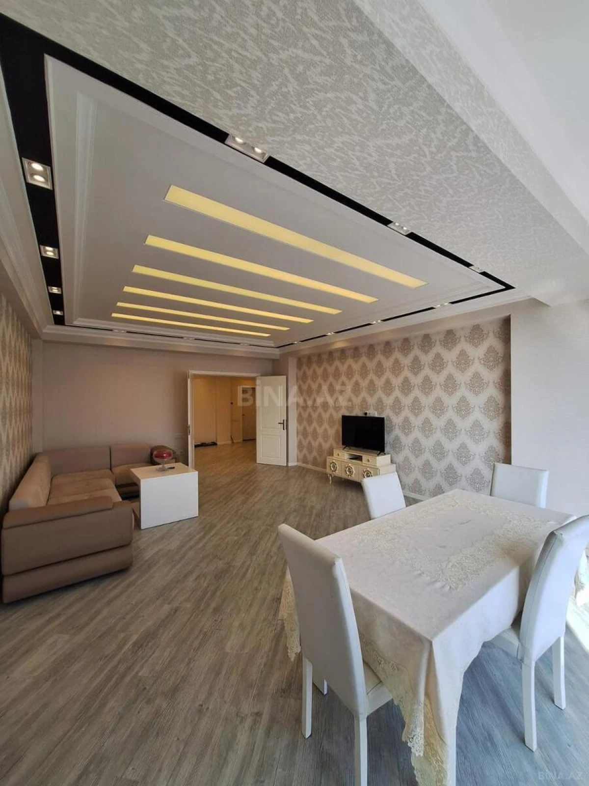 Kirayə verilir 3 otaqlı mənzil 122 m²
