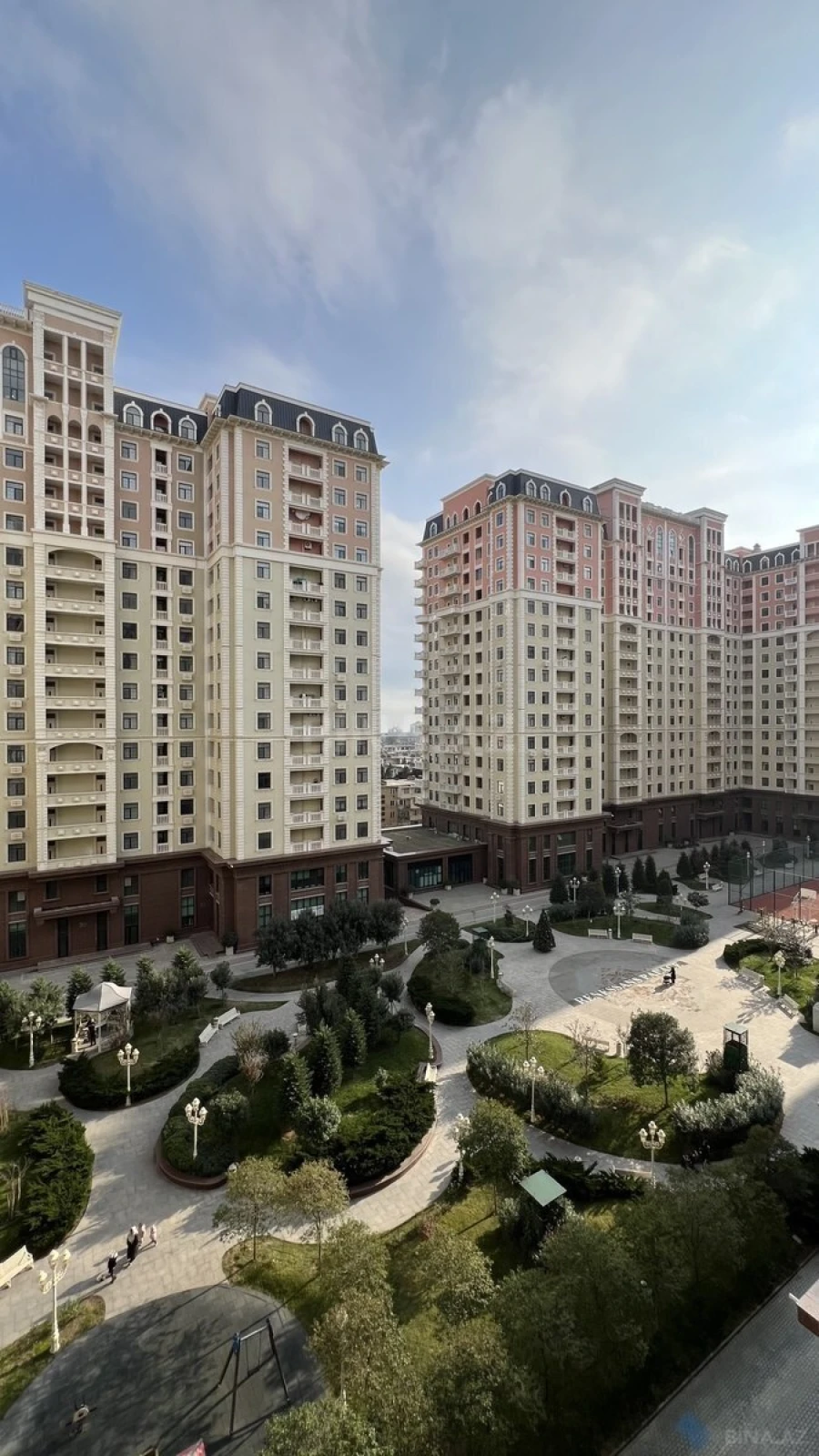 Satılır 2 otaqlı mənzil 87 m²