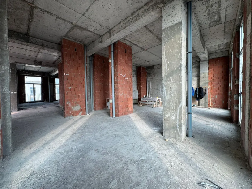 Satılır 5 otaqlı mənzil 272 m²