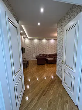 Kirayə verilir 2 otaqlı mənzil 105 m²