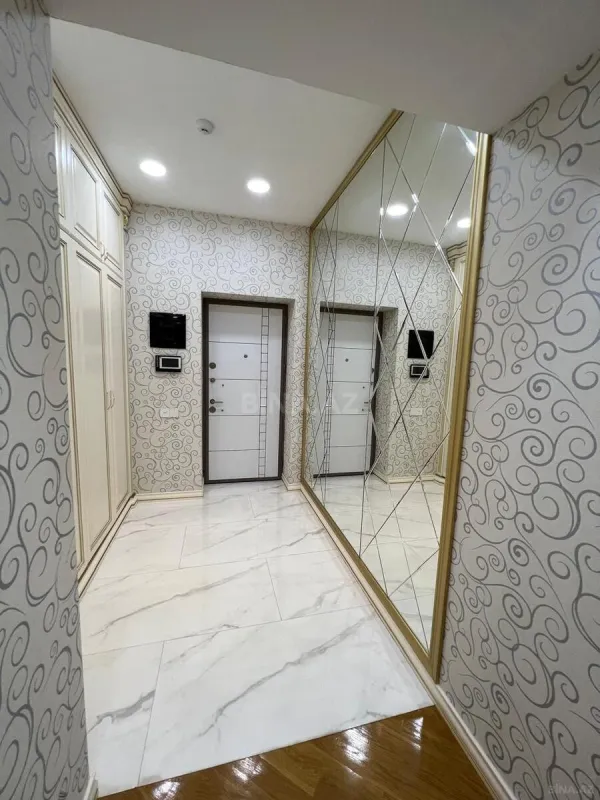 Kirayə verilir 2 otaqlı mənzil 105 m²