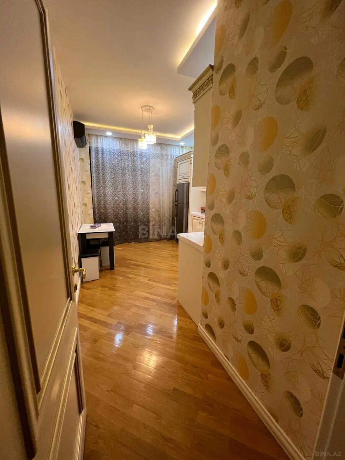 Kirayə verilir 2 otaqlı mənzil 105 m²