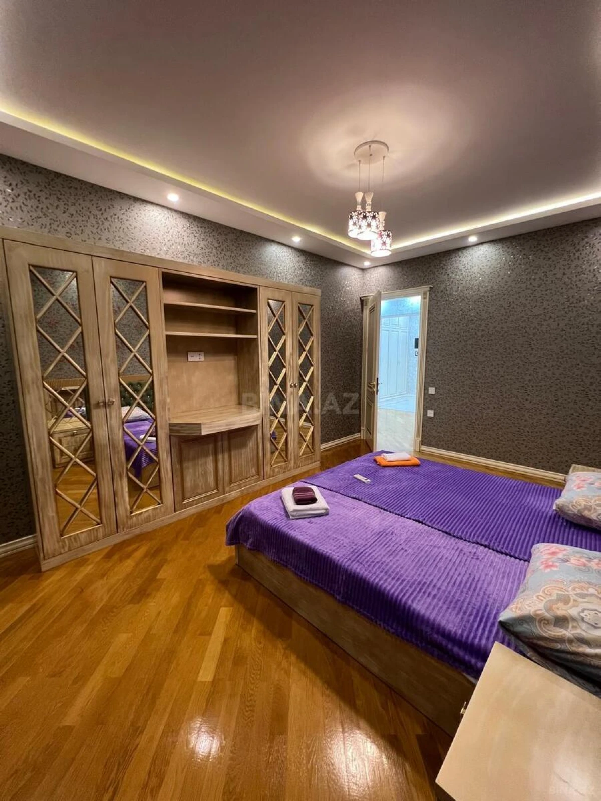 Kirayə verilir 2 otaqlı mənzil 105 m²