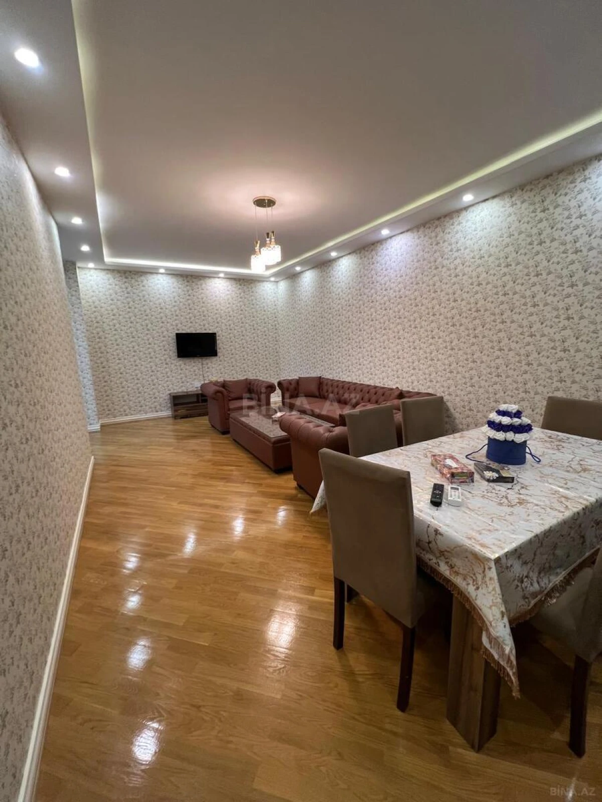 Kirayə verilir 2 otaqlı mənzil 105 m²