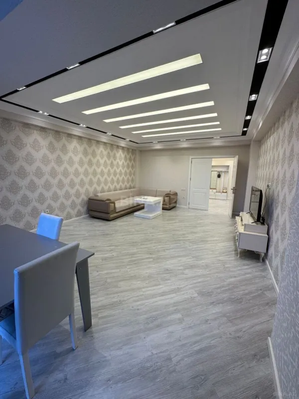 Kirayə verilir 3 otaqlı mənzil 122 m²