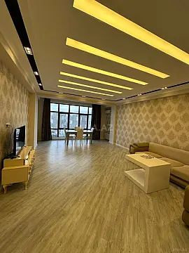 Kirayə verilir 3 otaqlı mənzil 122 m² — Bakı, İnşaatçılar 3 otaq 122.00 m²