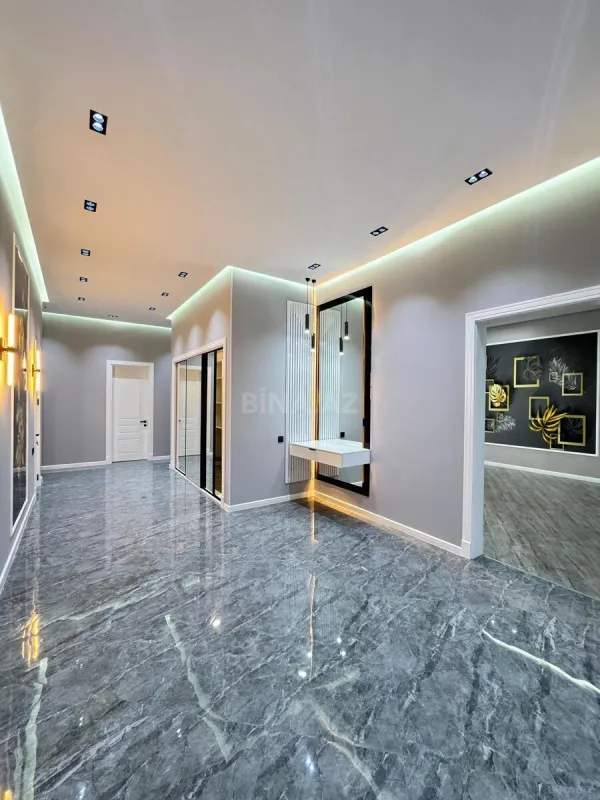 Satılır 5 otaqlı həyət evi 200 m²
