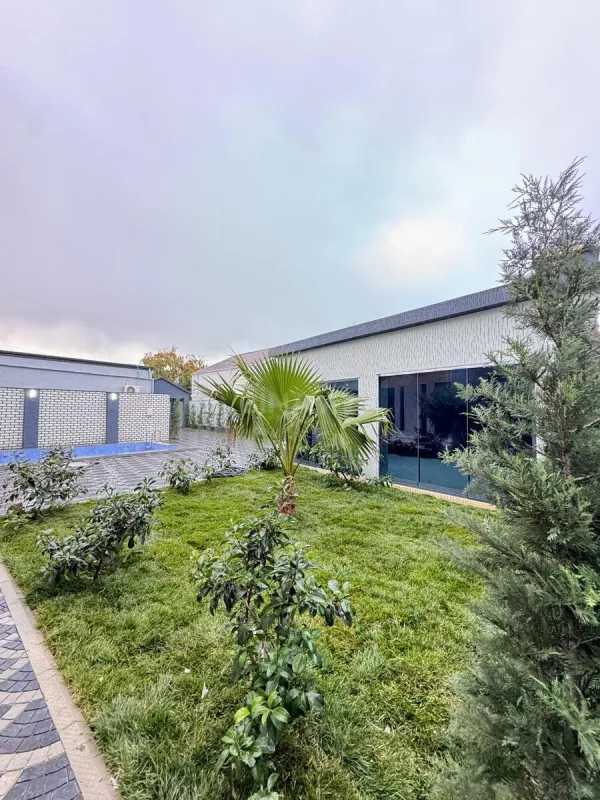 Satılır 5 otaqlı həyət evi 200 m²