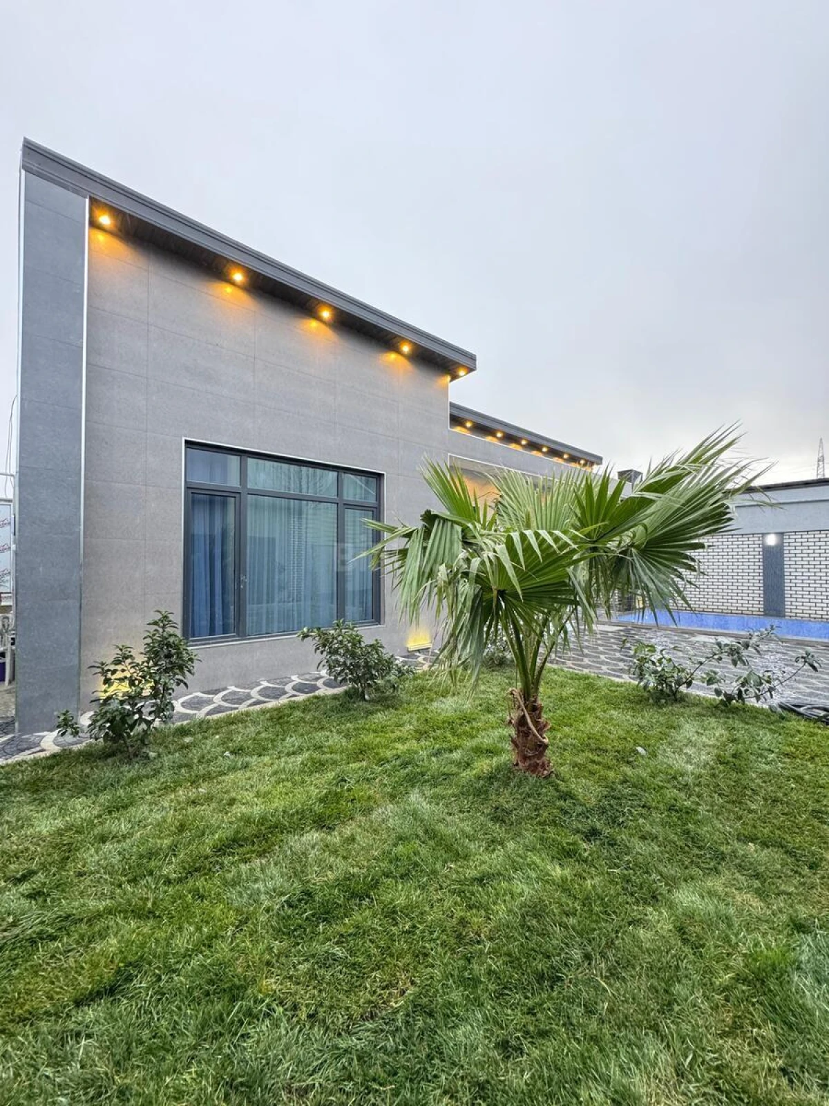 Satılır 5 otaqlı həyət evi 200 m²