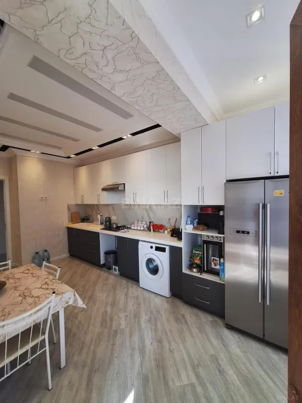 Kirayə verilir 3 otaqlı mənzil 122 m²