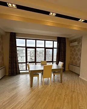 Kirayə verilir 3 otaqlı mənzil 122 m²