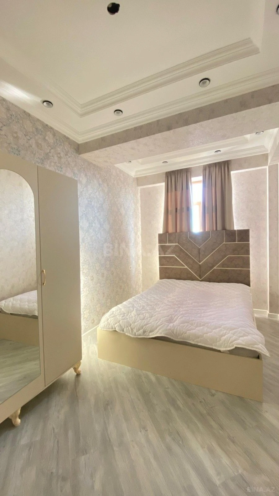 Kirayə verilir 3 otaqlı mənzil 122 m²