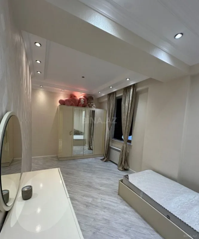 Kirayə verilir 3 otaqlı mənzil 122 m²