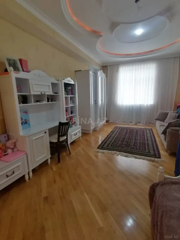 Satılır 3 otaqlı mənzil 140 m²