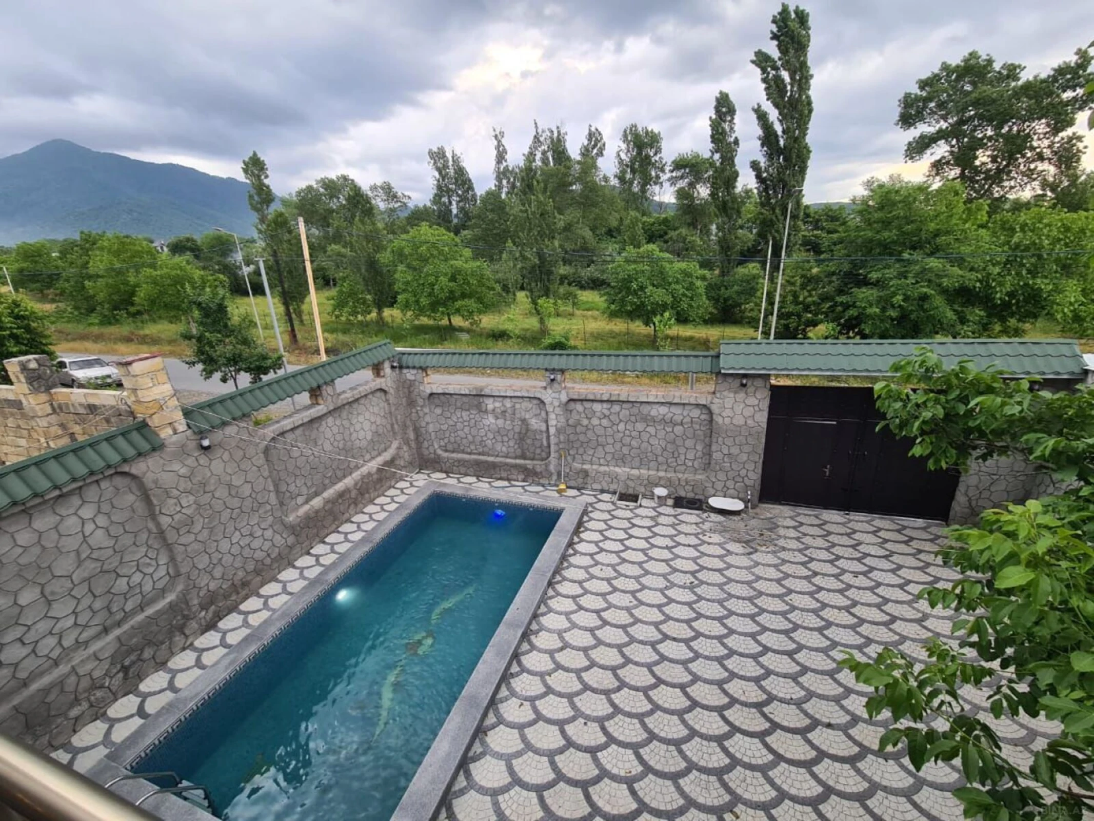 Satılır 5 otaqlı həyət evi 160 m²