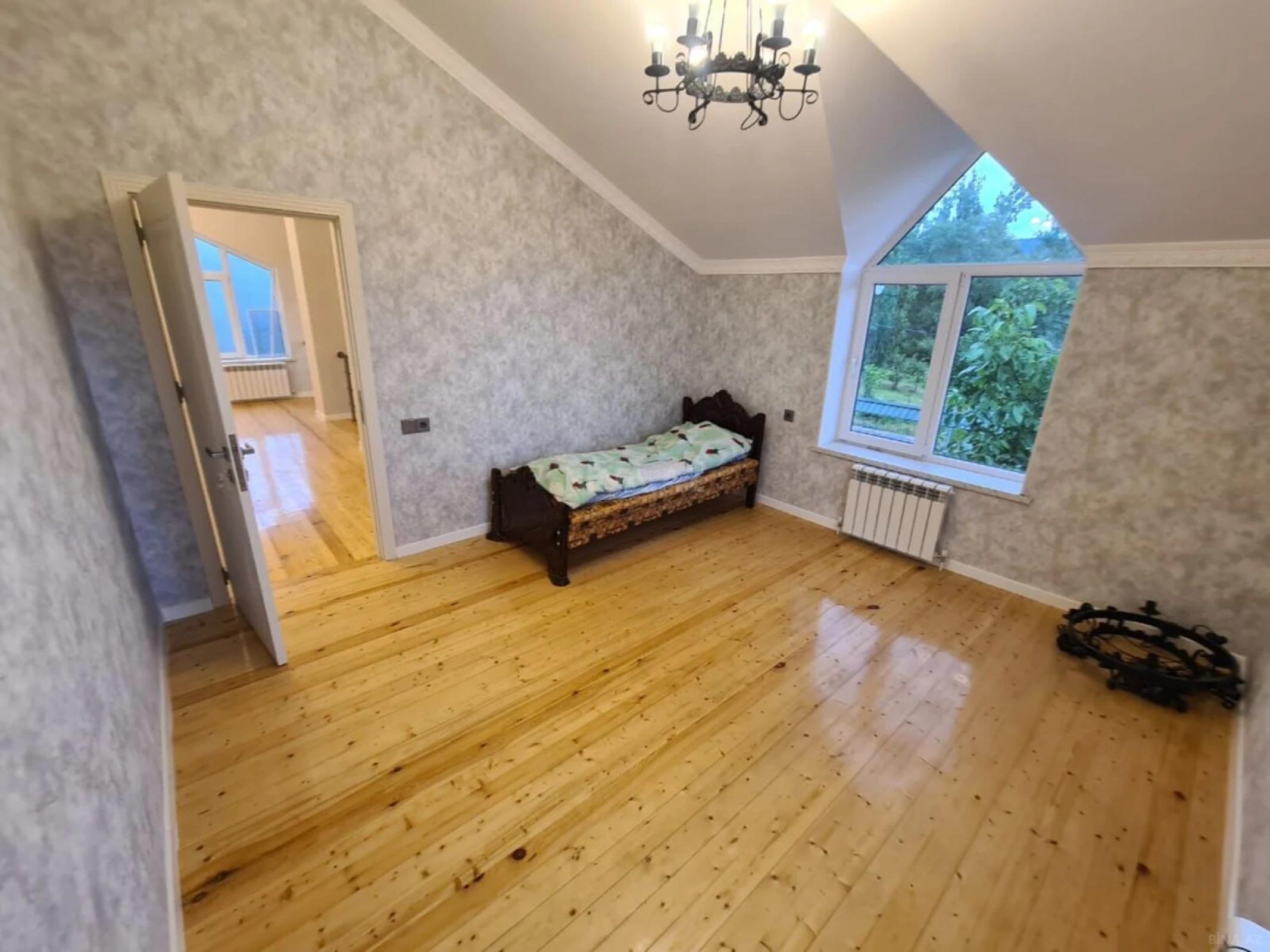 Satılır 5 otaqlı həyət evi 160 m²