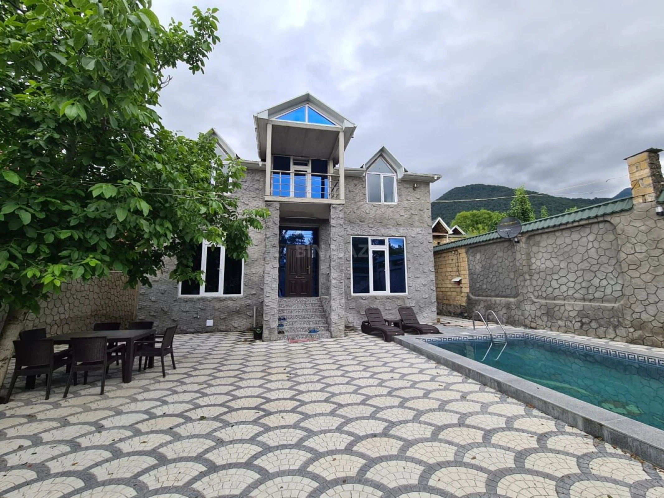 Satılır 5 otaqlı həyət evi 160 m²