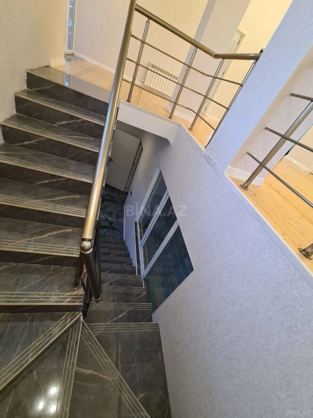Satılır 5 otaqlı həyət evi 160 m²