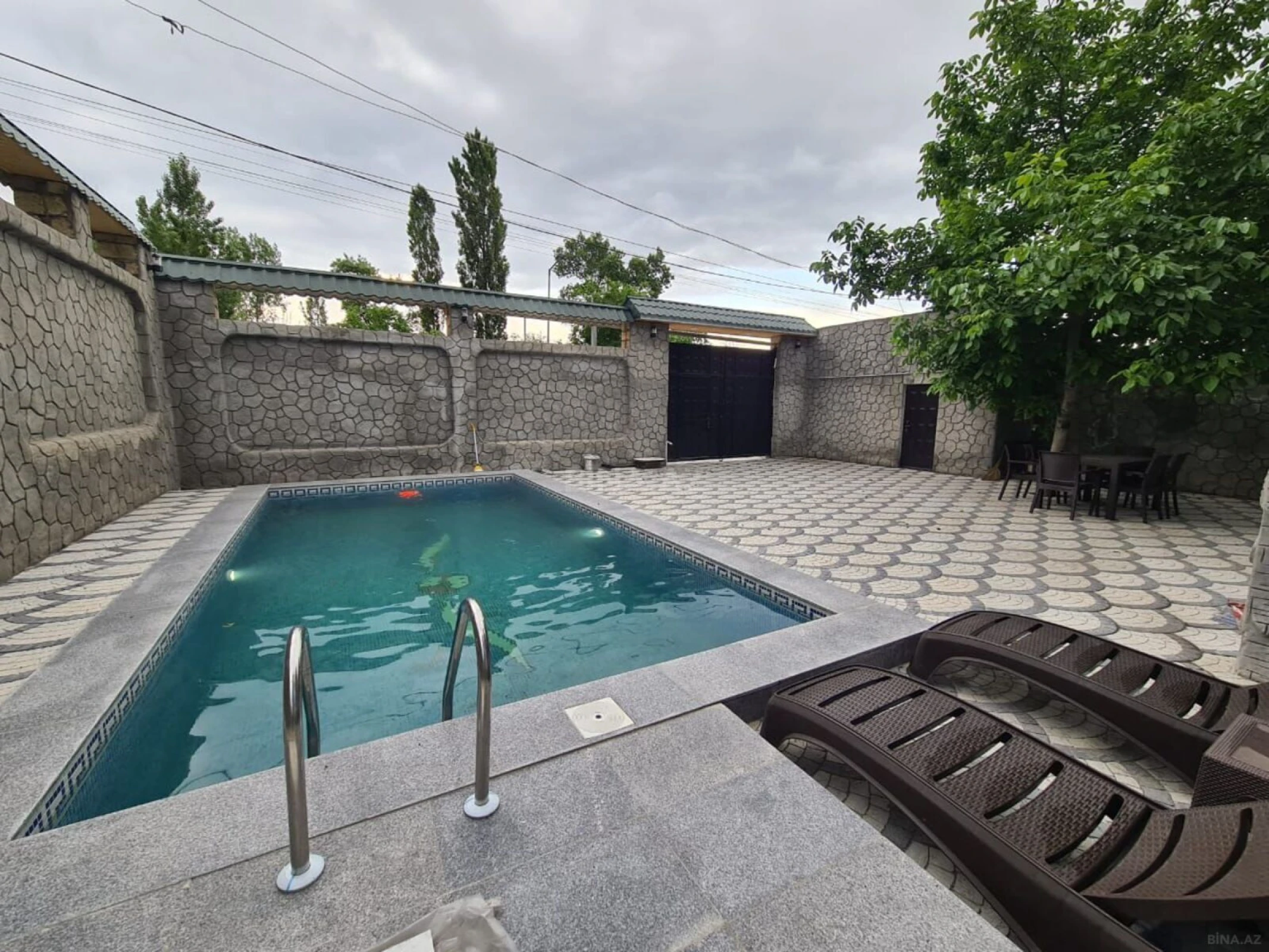 Satılır 5 otaqlı həyət evi 160 m²