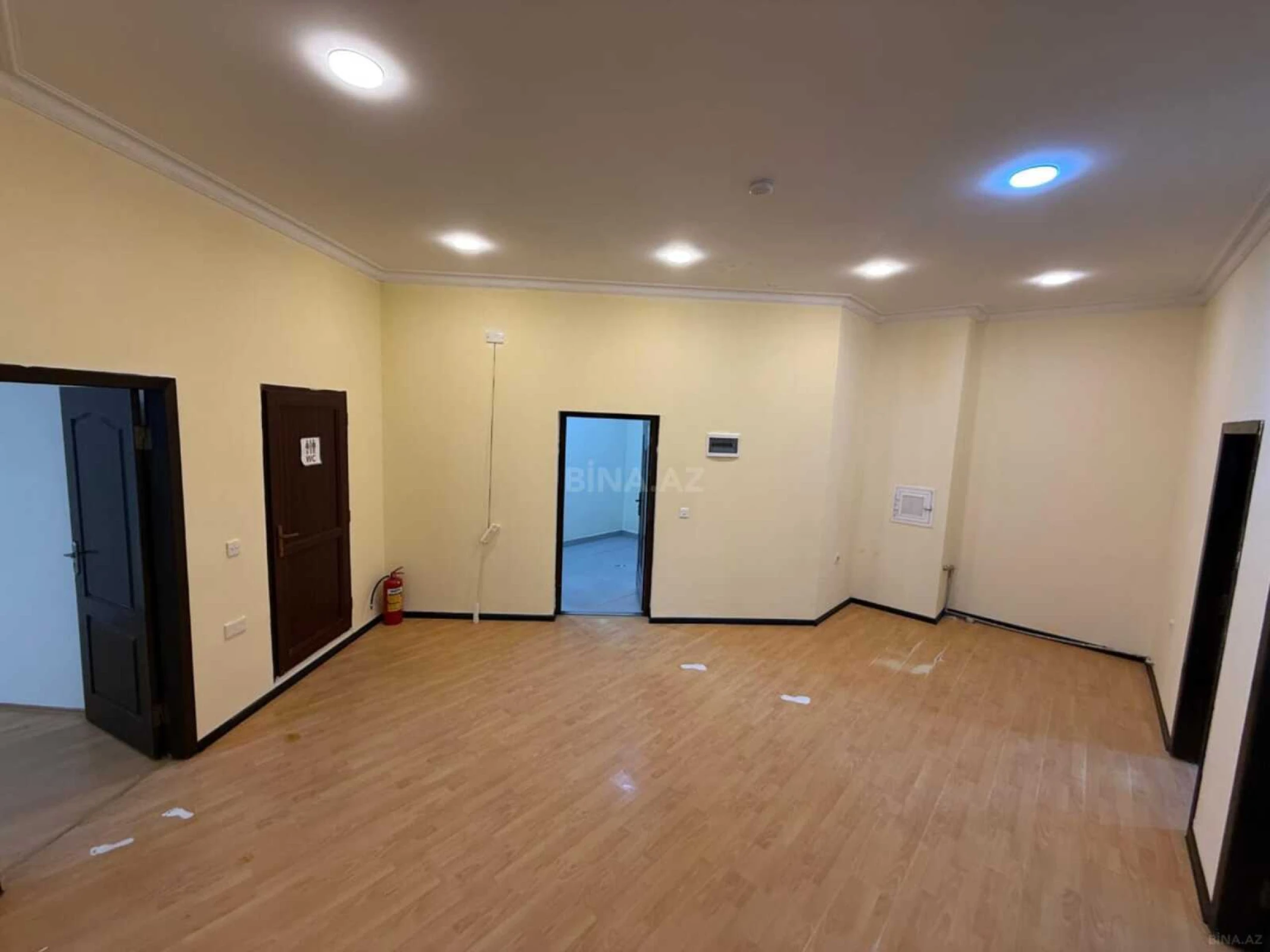Kirayə verilir 6 otaqlı mənzil 225 m²