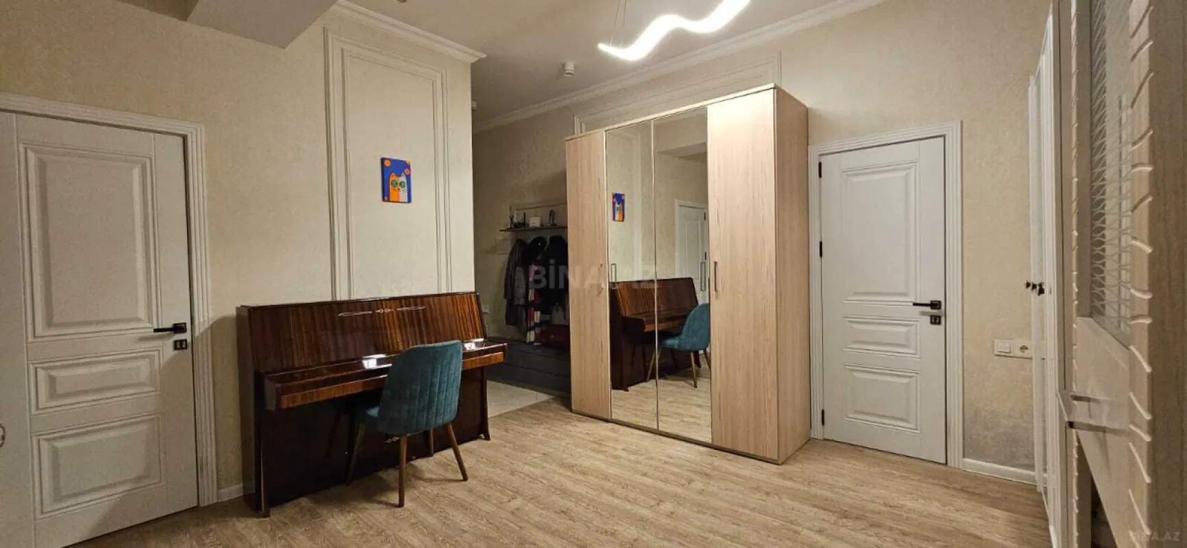 Satılır 3 otaqlı mənzil 118 m²