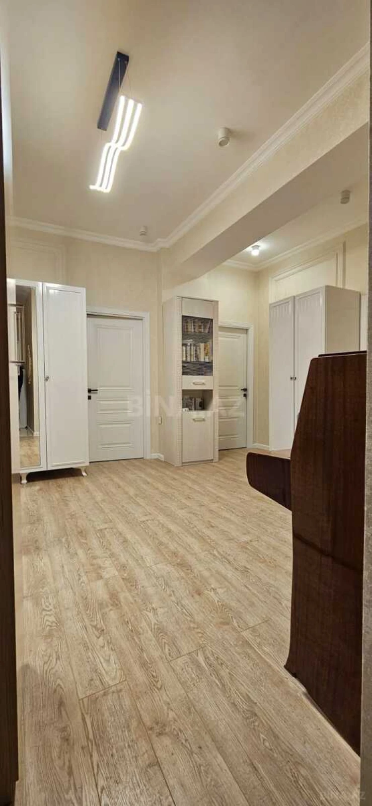 Satılır 3 otaqlı mənzil 118 m²