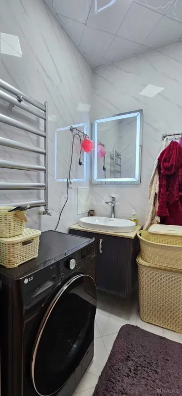 Satılır 3 otaqlı mənzil 118 m²