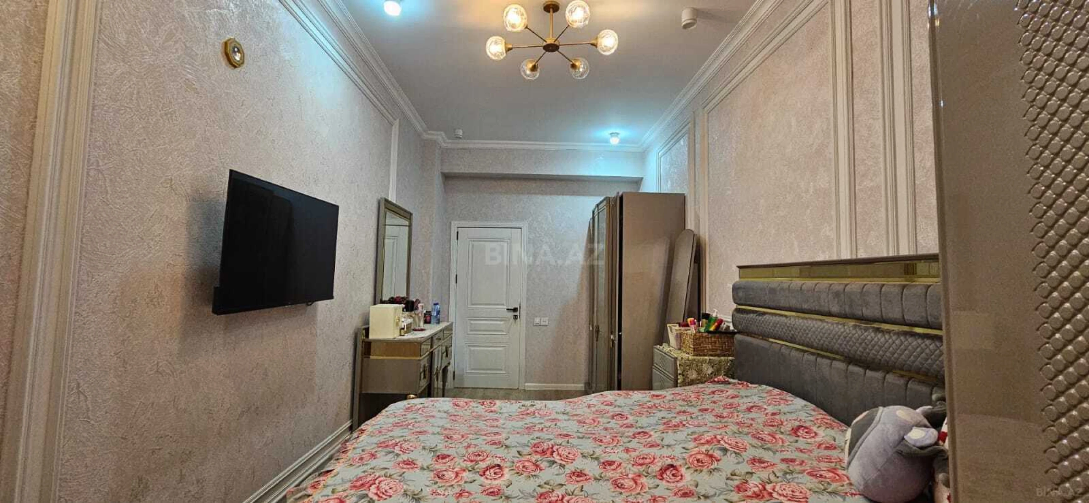 Satılır 3 otaqlı mənzil 118 m²