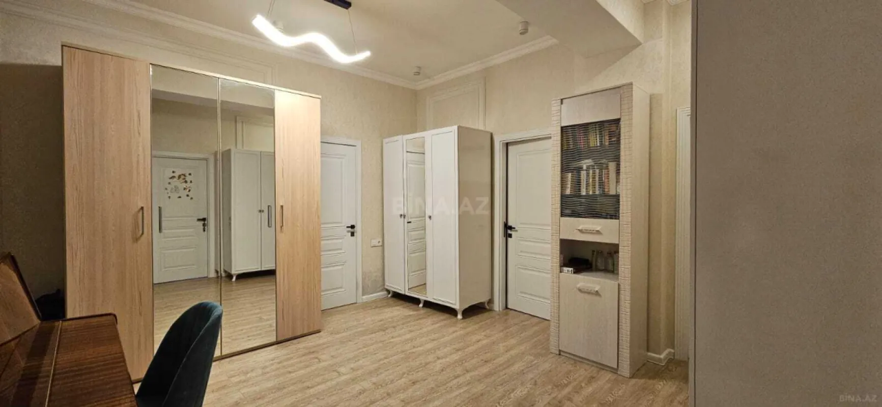 Satılır 3 otaqlı mənzil 118 m²