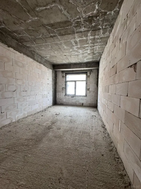 Satılır 4 otaqlı mənzil 190 m²