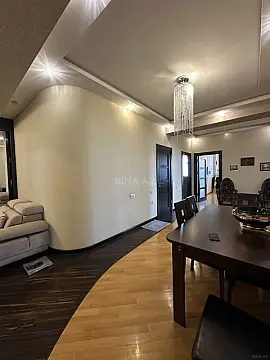 Satılır 4 otaqlı mənzil 204 m²