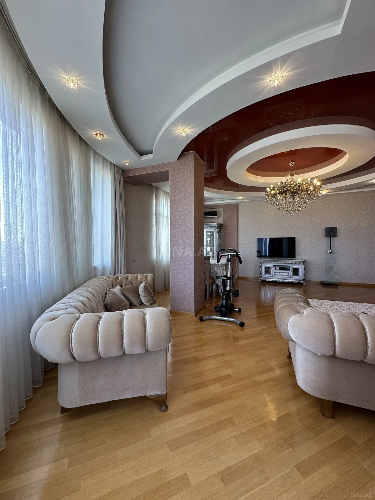 Satılır 4 otaqlı mənzil 204 m²