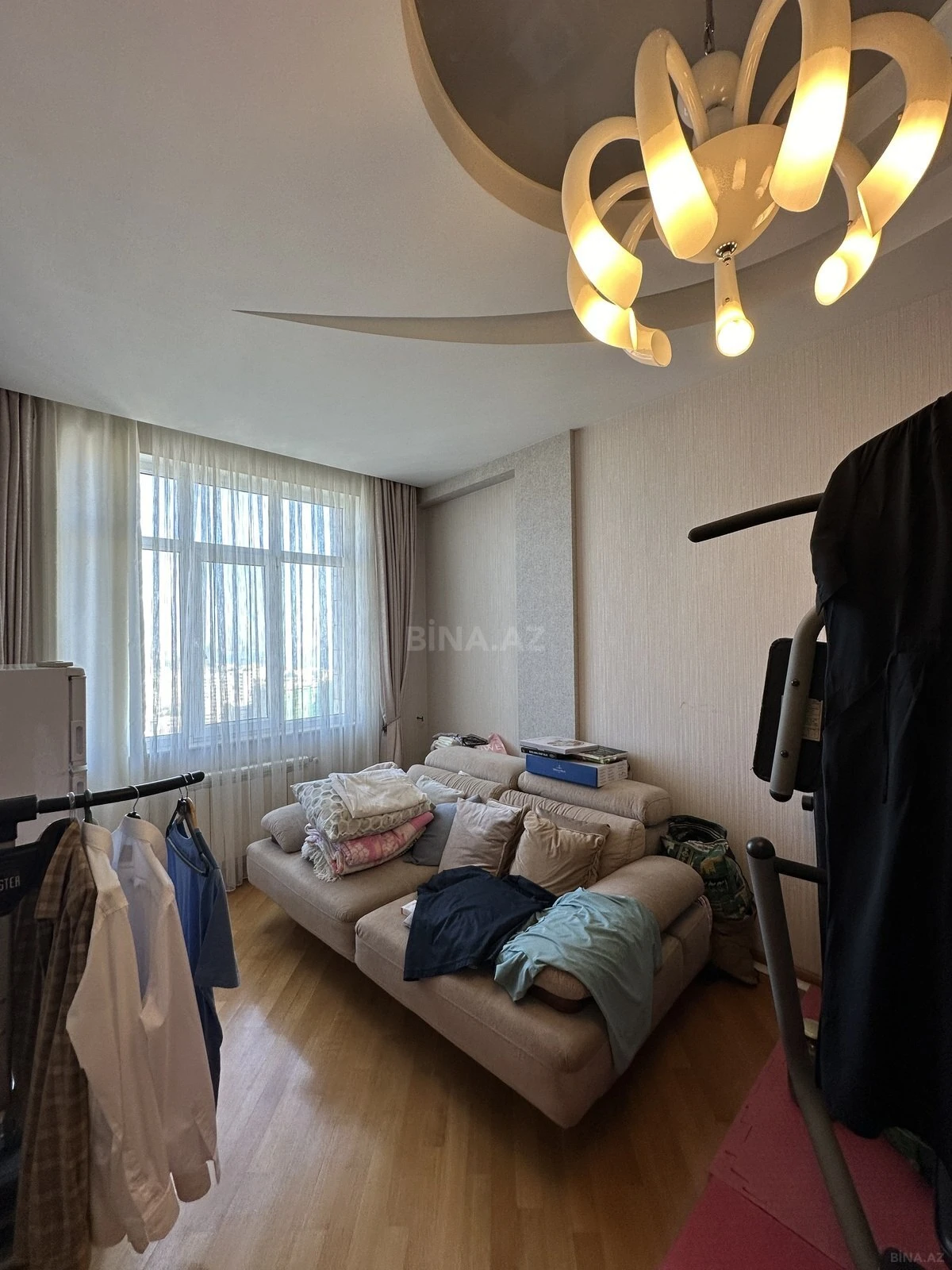 Satılır 4 otaqlı mənzil 204 m²