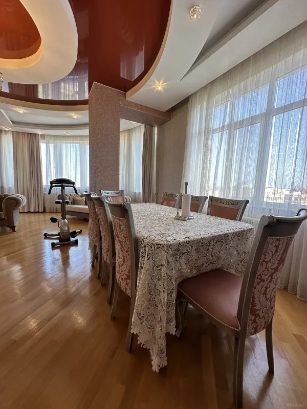 Satılır 4 otaqlı mənzil 204 m²