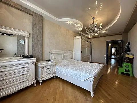 Satılır 4 otaqlı mənzil 204 m² — Bakı, Memar Əcəmi yanı 4 otaq 204.00 m²