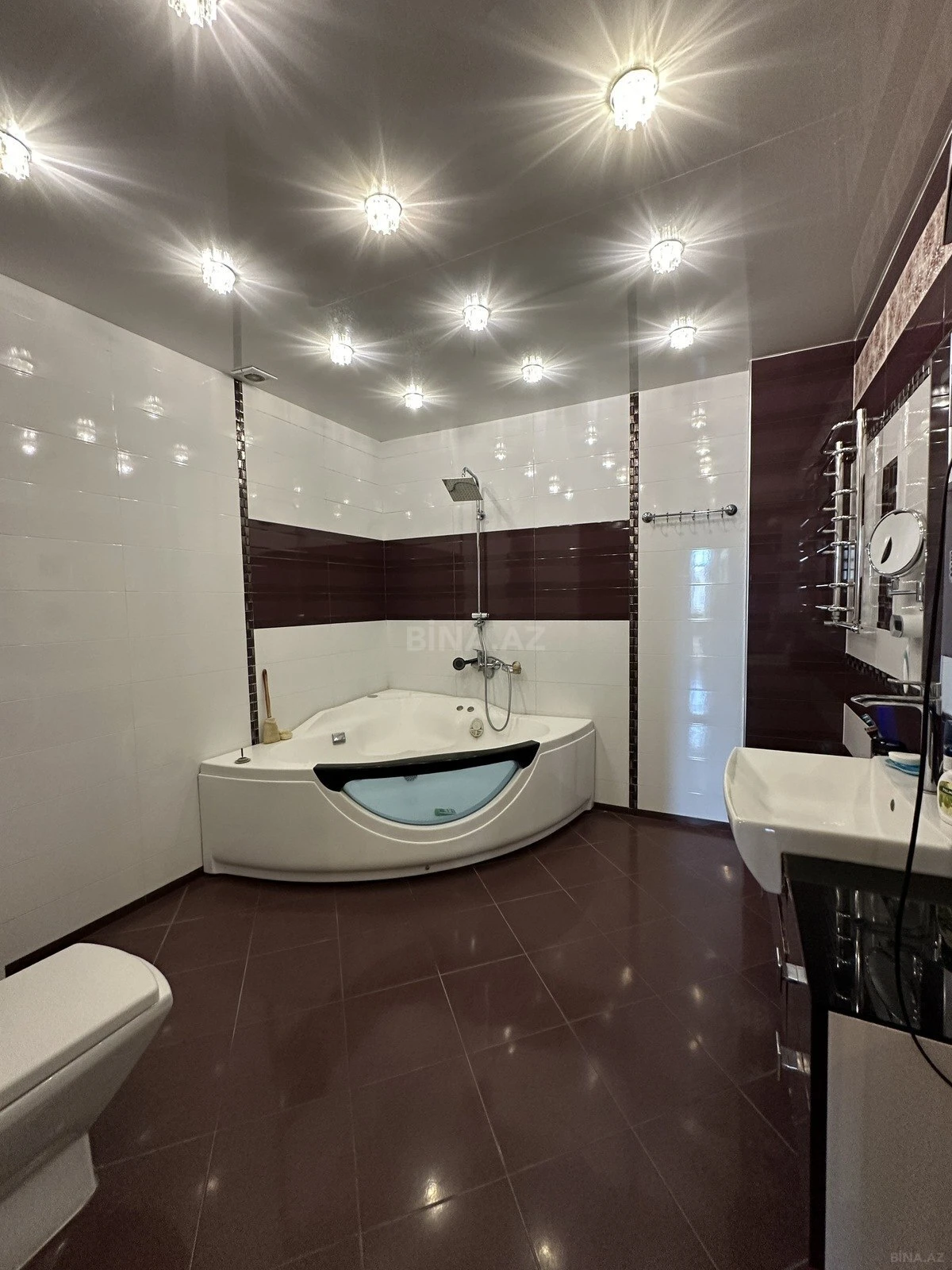 Satılır 4 otaqlı mənzil 204 m²