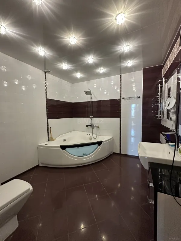 Satılır 4 otaqlı mənzil 204 m²