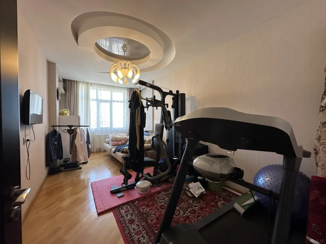 Satılır 4 otaqlı mənzil 204 m²
