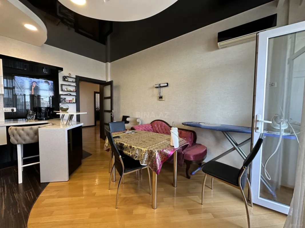 Satılır 4 otaqlı mənzil 204 m²