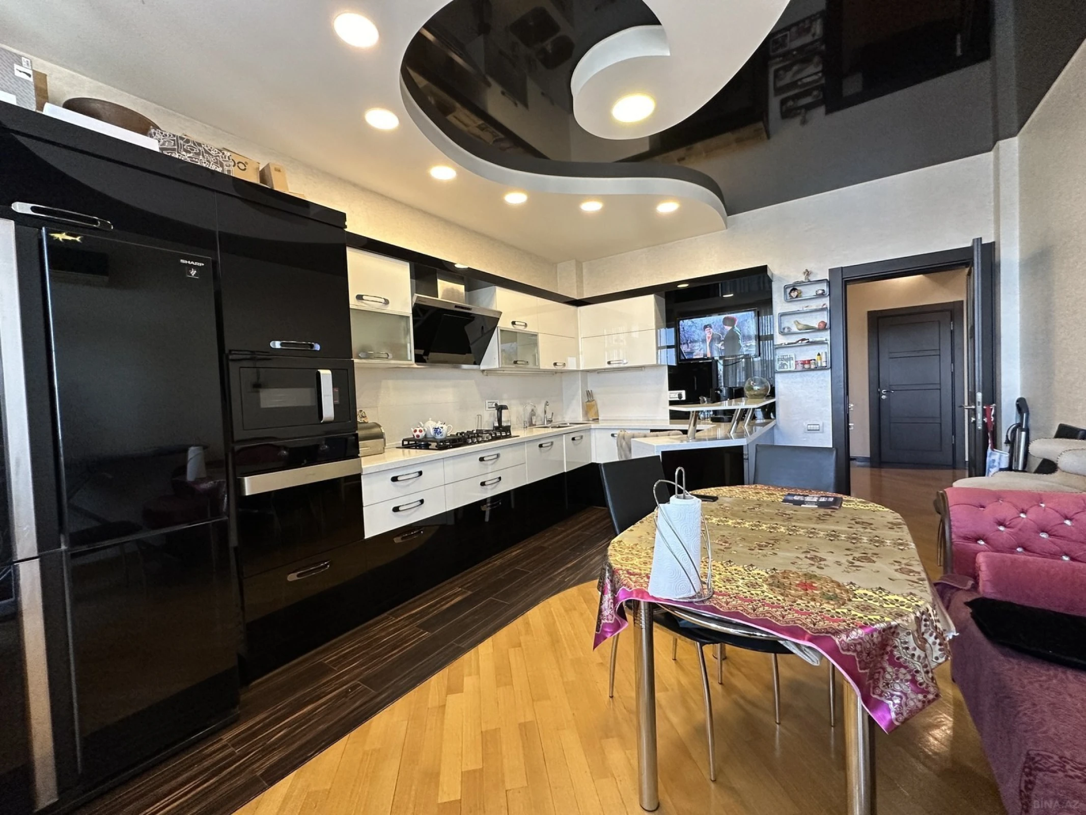 Satılır 4 otaqlı mənzil 204 m²