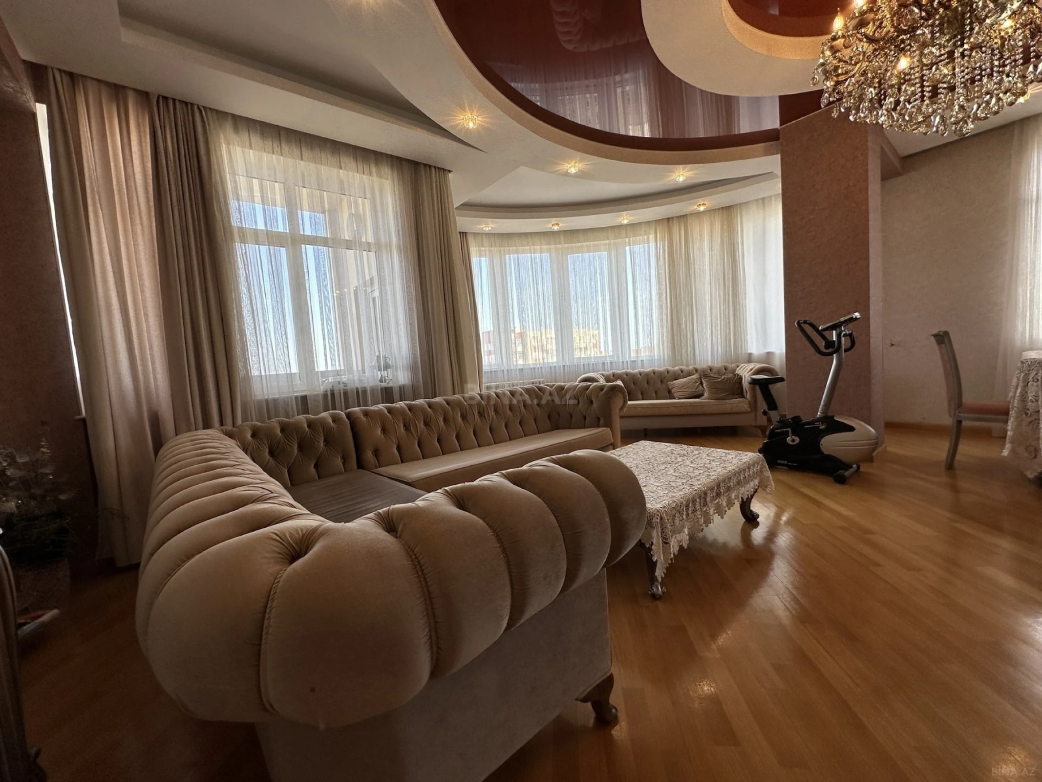 Satılır 4 otaqlı mənzil 204 m²