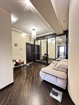 Satılır 4 otaqlı mənzil 204 m²