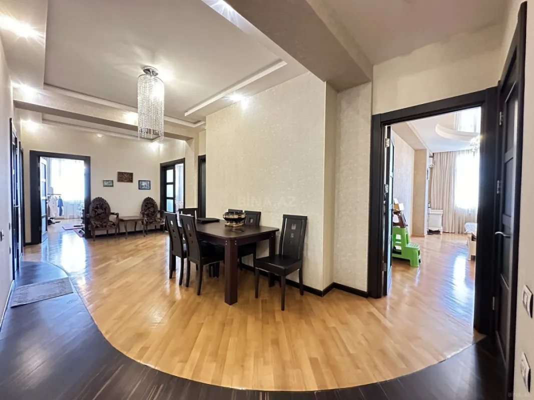 Satılır 4 otaqlı mənzil 204 m²