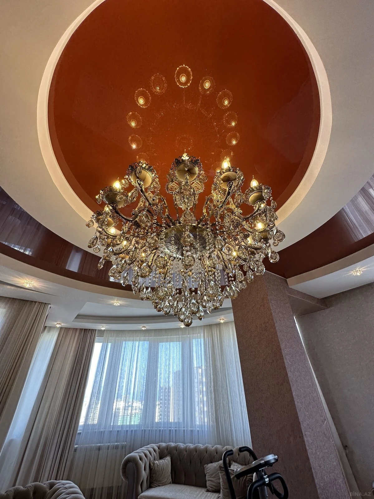 Satılır 4 otaqlı mənzil 204 m²