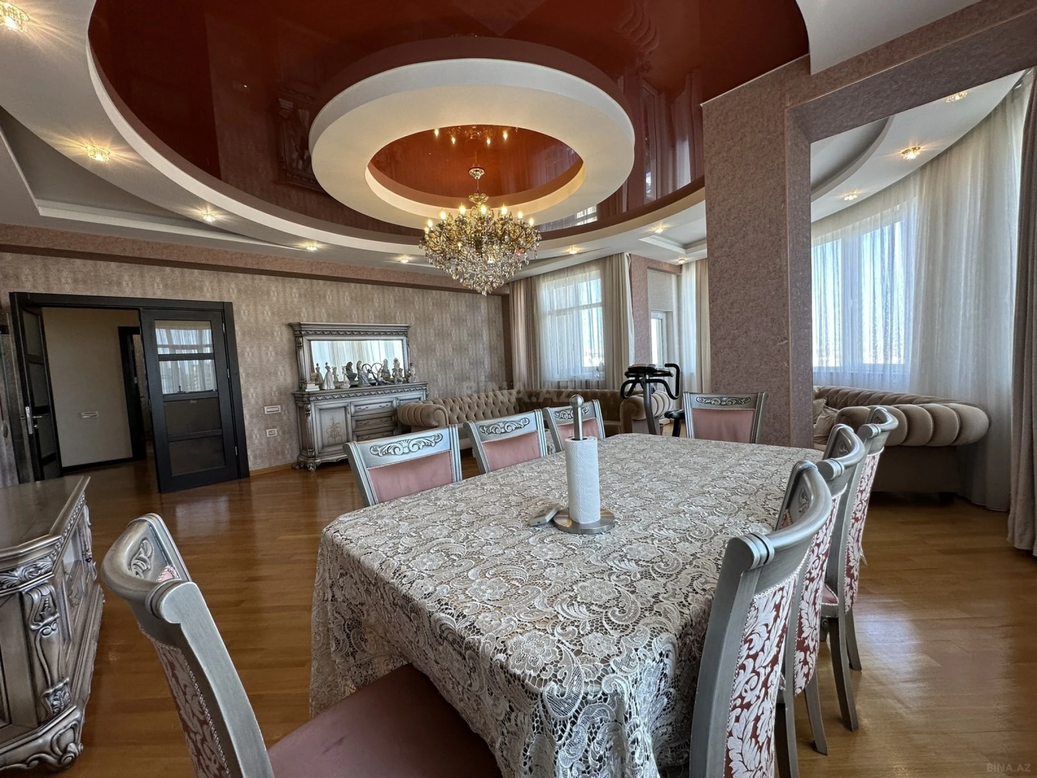 Satılır 4 otaqlı mənzil 204 m²