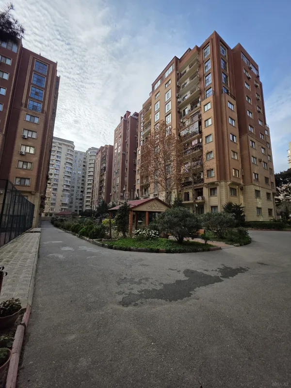 Satılır obyekt 400 m²