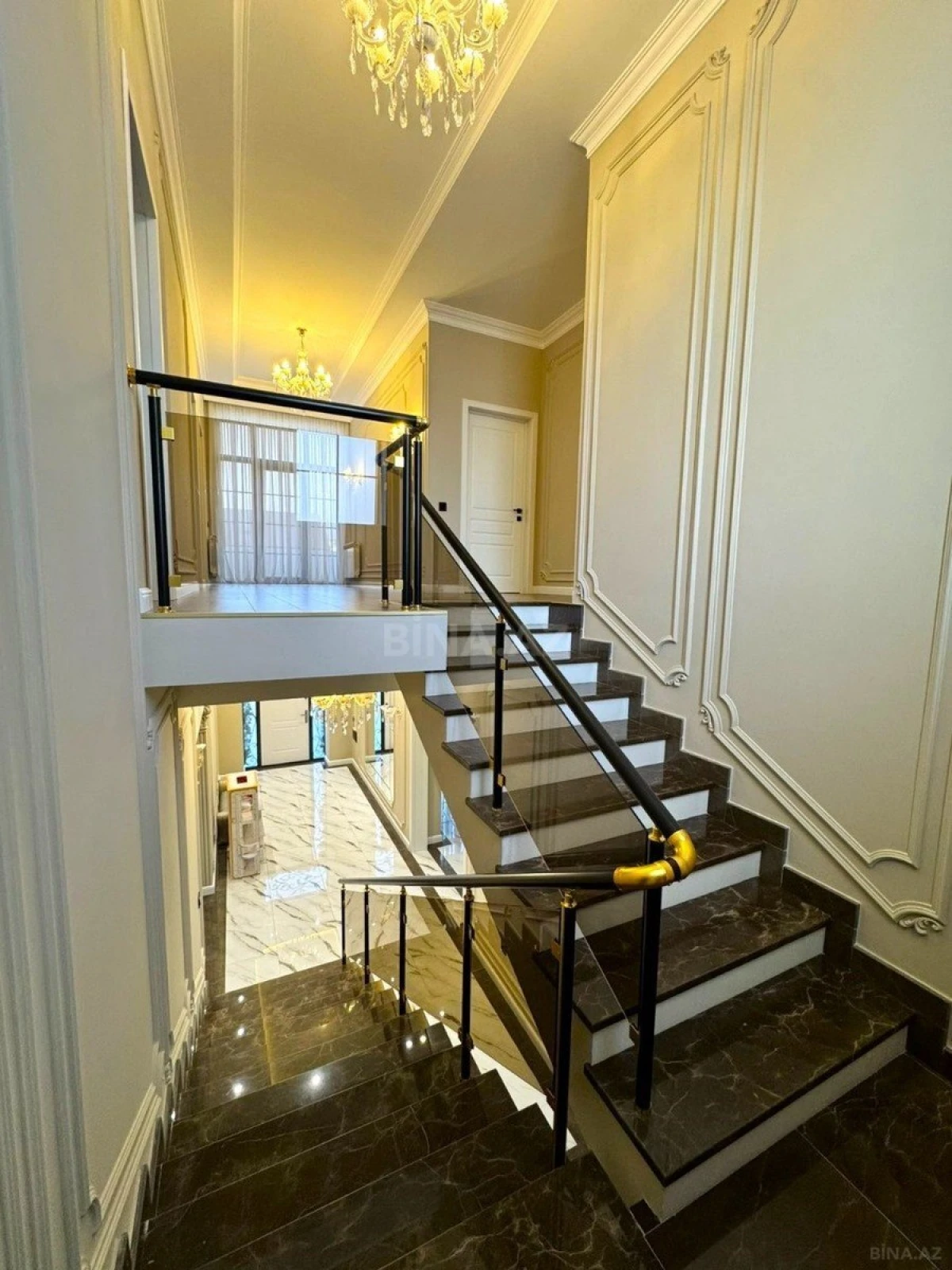 Satılır 5 otaqlı həyət evi 460 m²