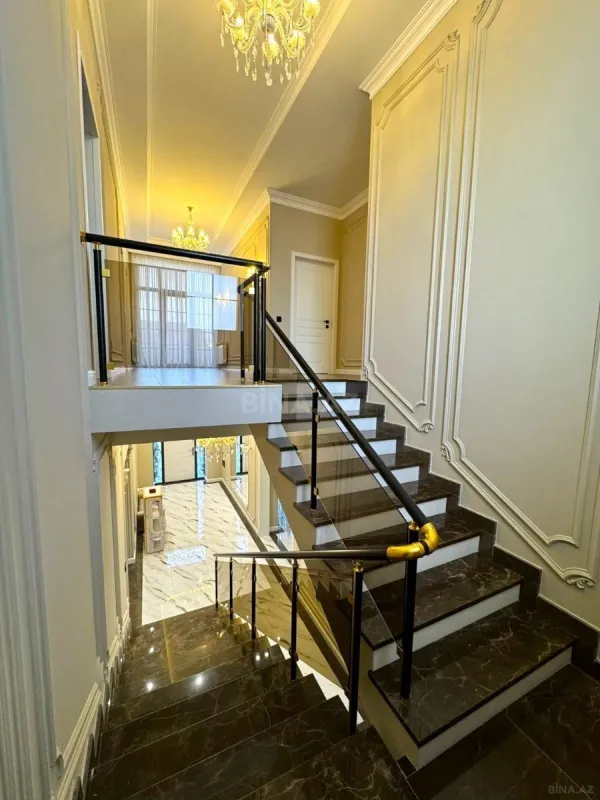 Satılır 5 otaqlı həyət evi 460 m²