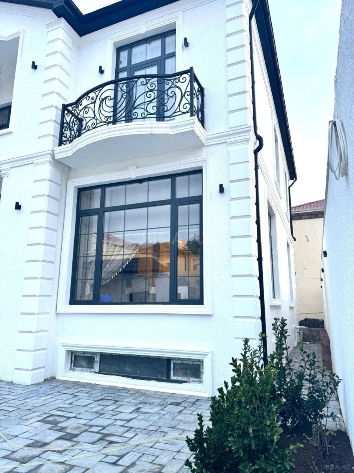 Satılır 5 otaqlı həyət evi 460 m²