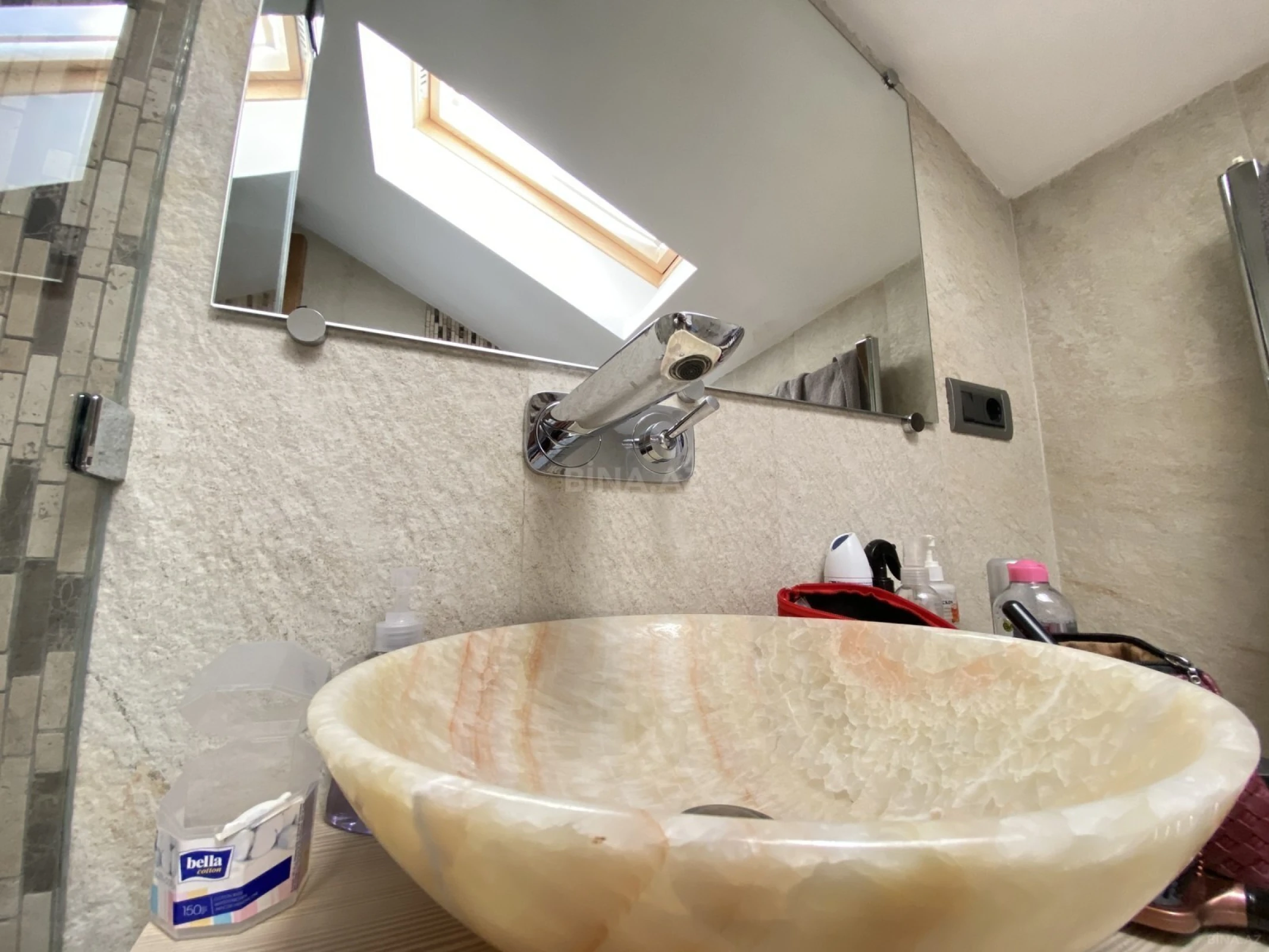 Satılır 5 otaqlı mənzil 240 m²